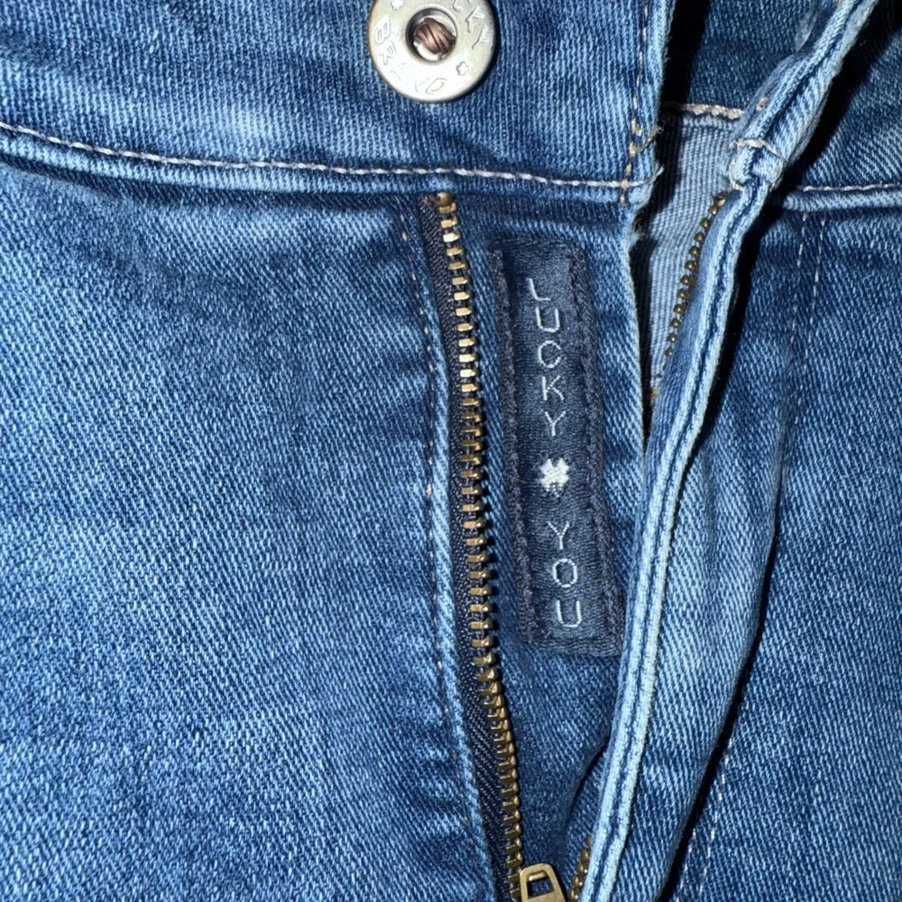 EUC Lucky Brand Blue Skinny Jeans with Distressed Look - Picture 4 of 6